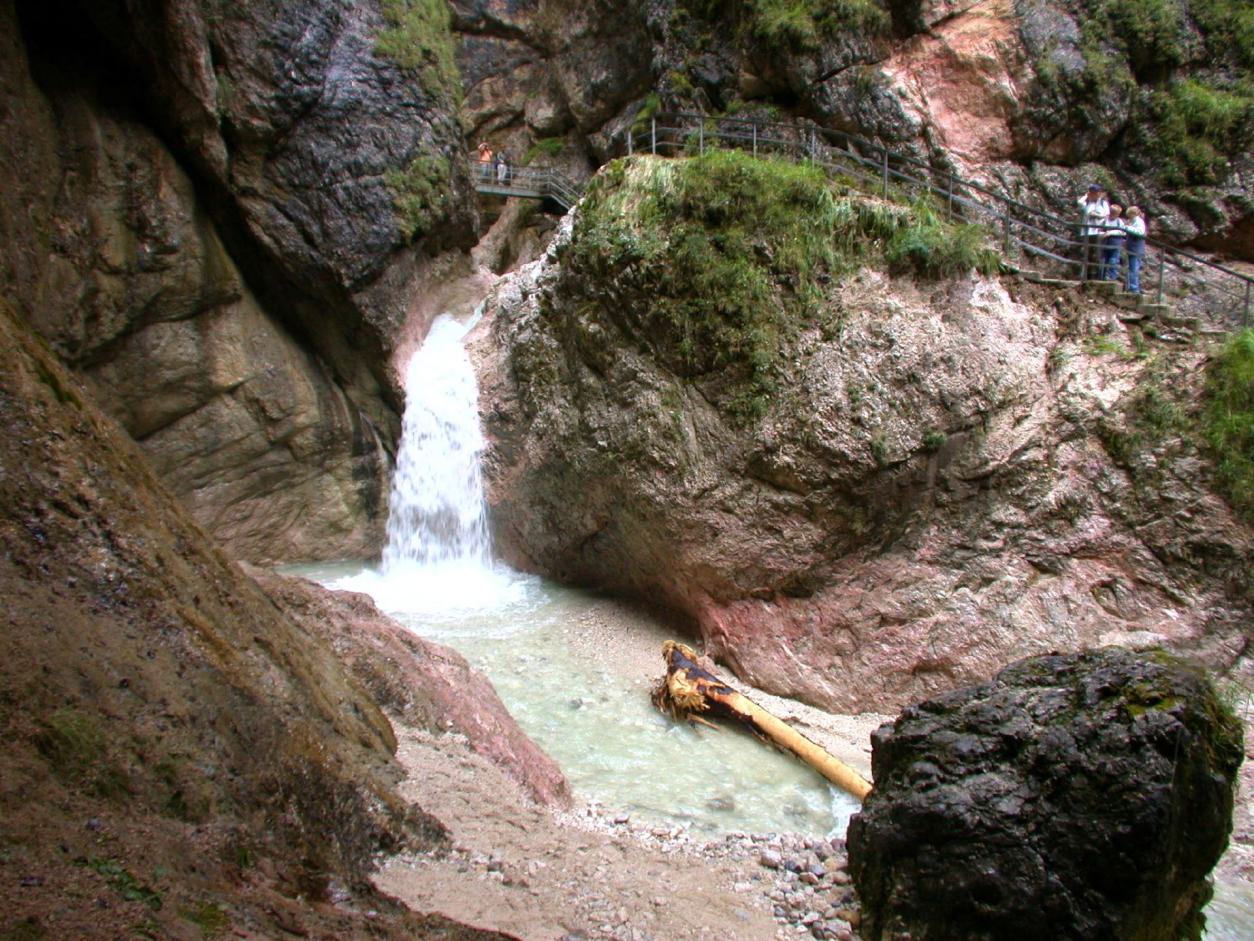 Besuchen Sie die wildromantische Almbachklamm in Marktschellenberg...